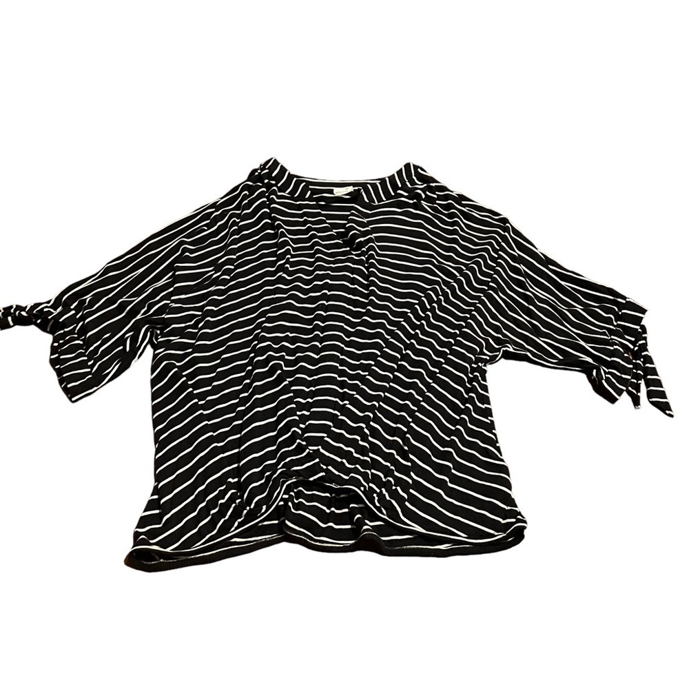 Akemi + Kin Women’s Striped Short Sleeve V-Neck Top Size Small